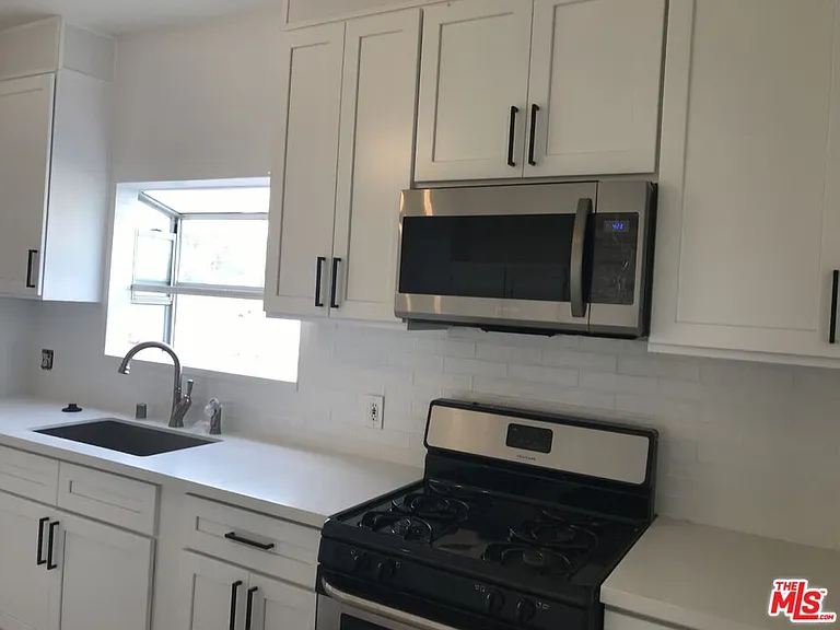 1732 Hauser Blvd — Photo 7