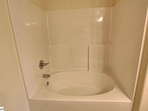 3rd image of 205 Katrina Ct