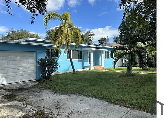 4 bed, 2036 sqft, $3,888 — Photo 2