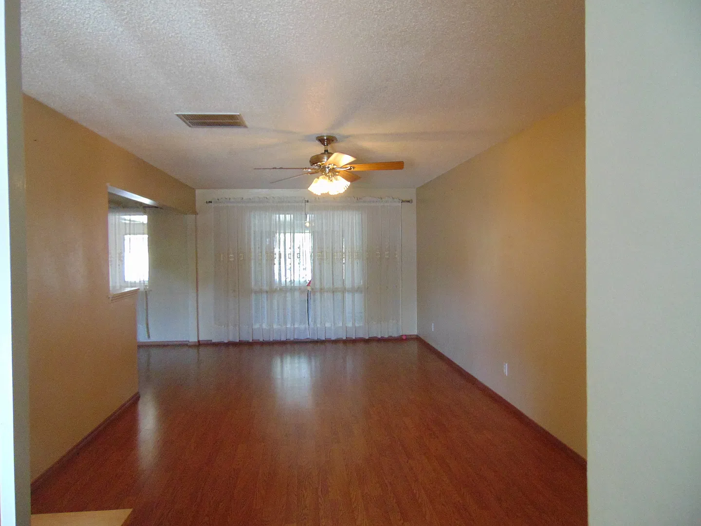 Beautiful Home in NE Albuquerque — Photo 3