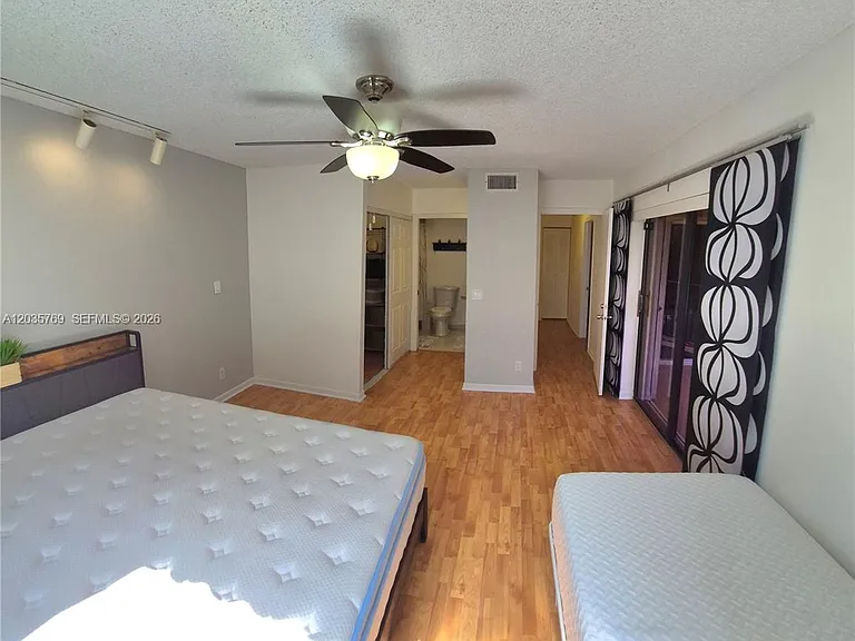 23106 Oxford Pl #D — Photo 19