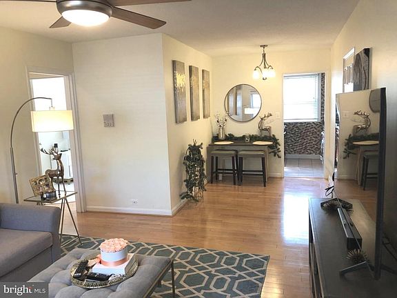 3rd image of 208 N Trenton St APT 2