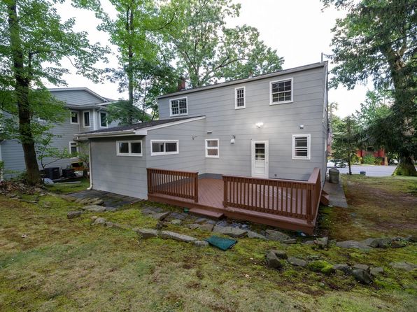 45 Roosevelt St, Cresskill, NJ 07626