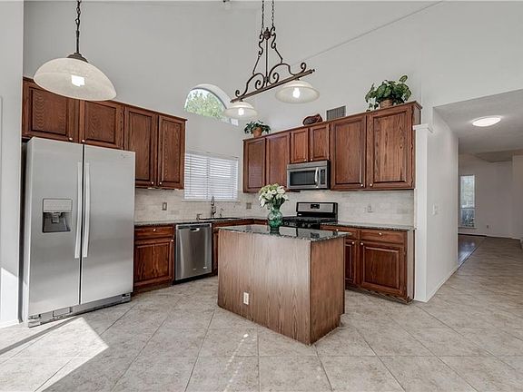 5th image of 17007 Hickok Dr