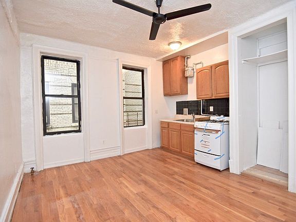 3rd image of 540 Manhattan Ave APT 2D