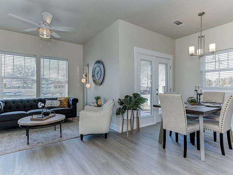Cedar Crossing Luxury Townhomes — Photo 7