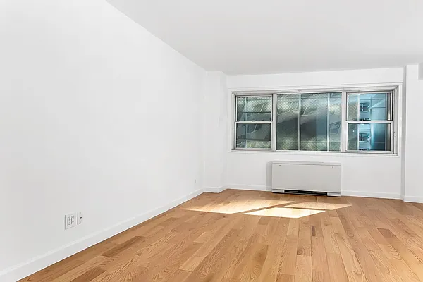 Rented by RELO REDAC INC. | media 13