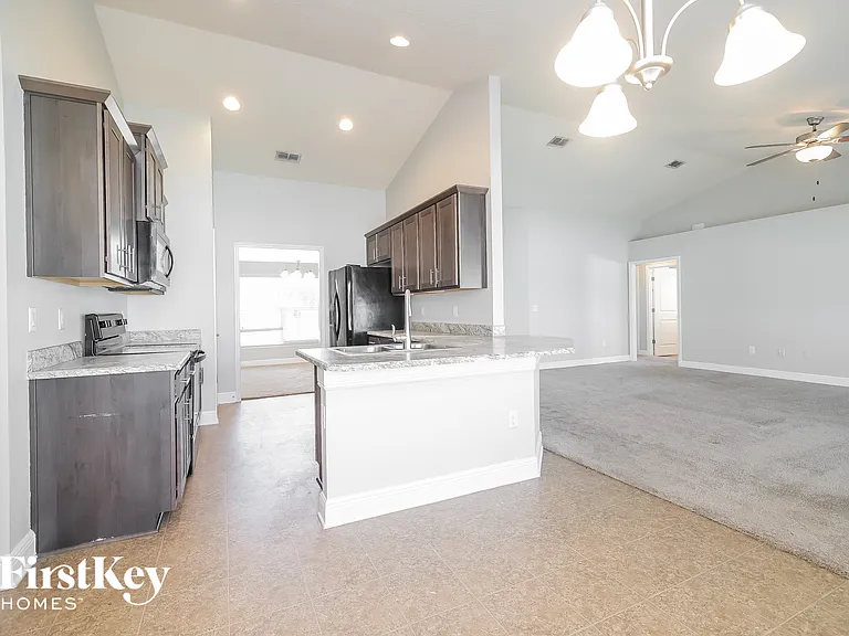 805 Colville Dr — Photo 5