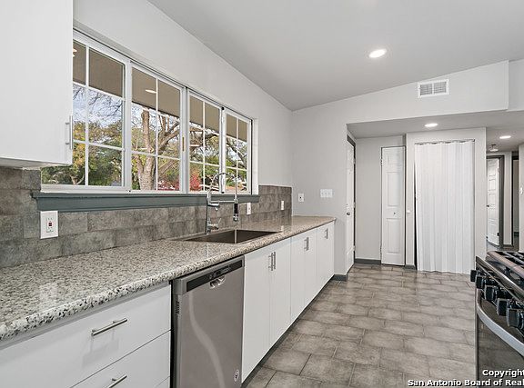 5th image of 342 Covina Ave