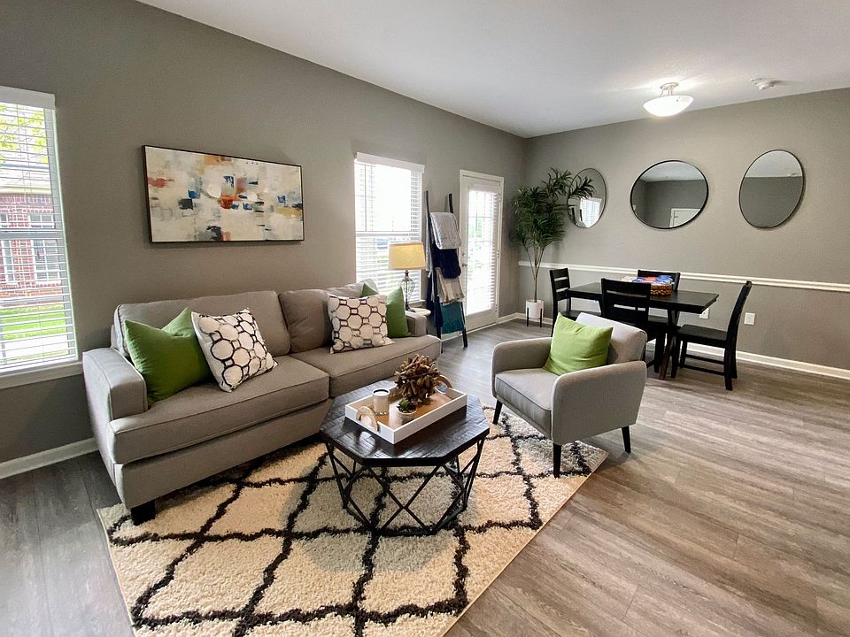 Harbin Pointe Living and Dining Room