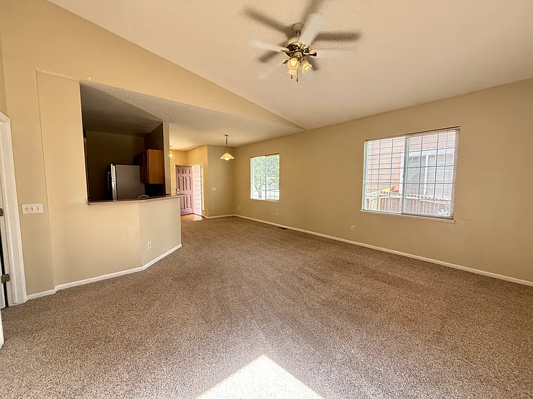 7070 Mountain Creek Grv — Photo 4