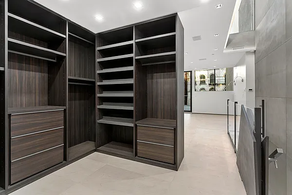 Rented by Compass | media 80