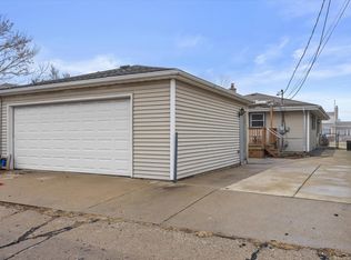 1625 Monroe AVENUE, South Milwaukee, WI 53172