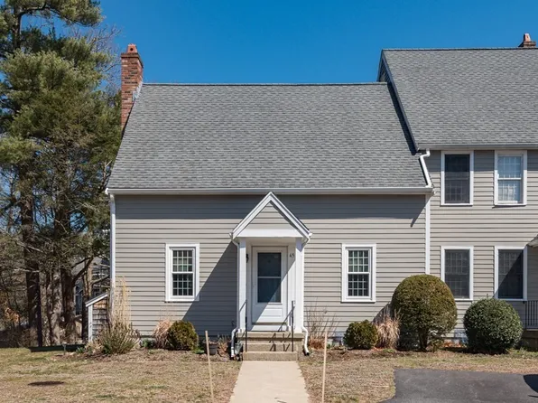 453 Twin Lakes Dr, Halifax, MA 02338