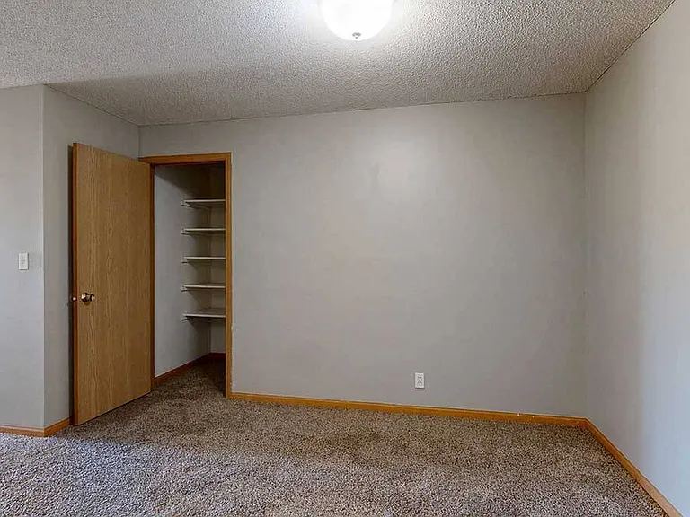 Northbrook Apartments — Photo 296