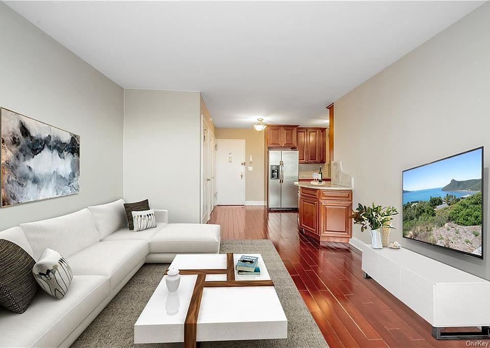 1st image of 5700 Arlington Ave APT 4O