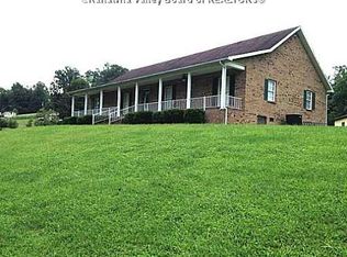 206 Cavender Dr, Elkview, WV 25071