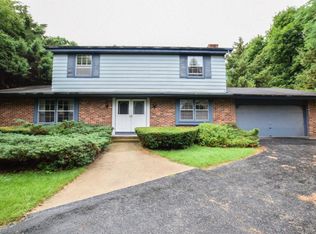 19705 W Wedgewood Ct, New Berlin, WI 53146