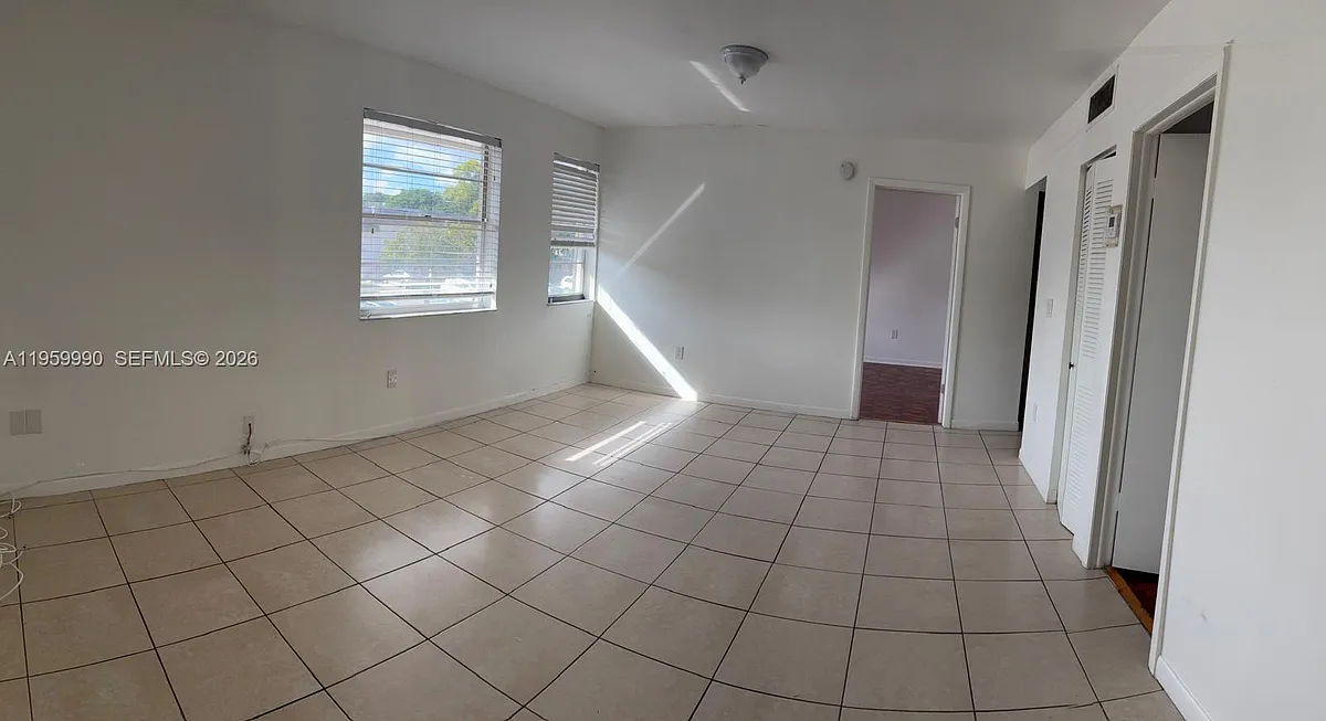 Building Photo - 6911 SW 129th Ave #5