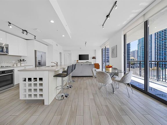2nd image of 999 SW 1st Ave APT 1903