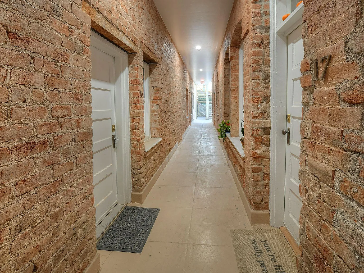 San Carlos Apartments — Photo 2