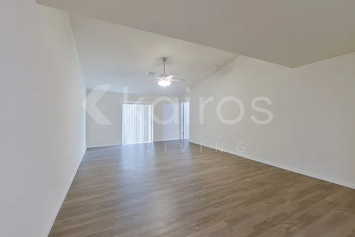 3 bed, 2.0 bath, 1400 sqft, $1,574 — Photo 3