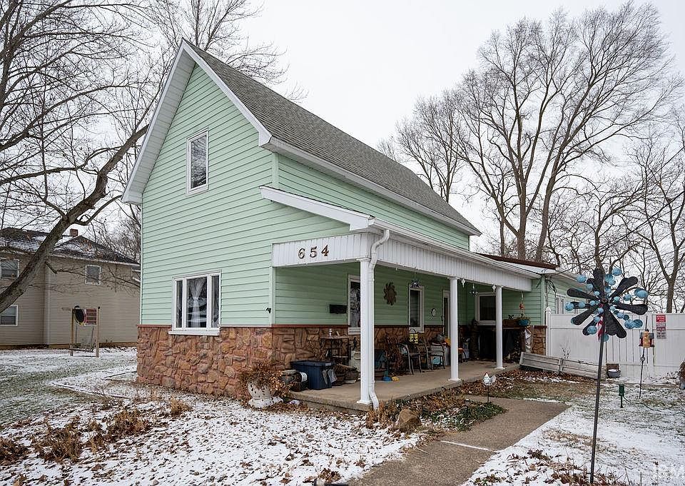 1st image of 654 High St