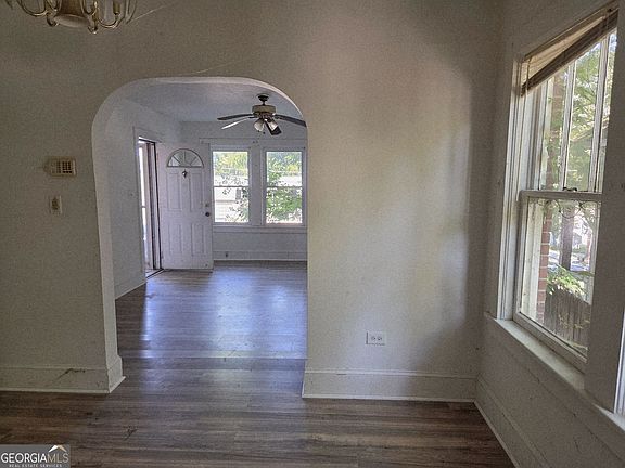 5th image of 103 Pine St NE