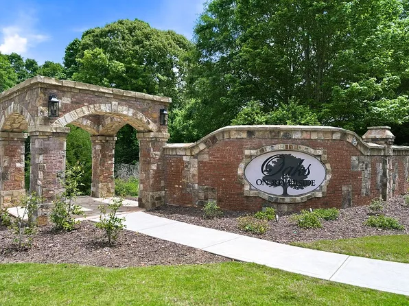 1714 NE Oak Tree Holw, Gainesville, GA 30501