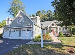 17 Hyde Farm Ter, East Hampton, CT 06424