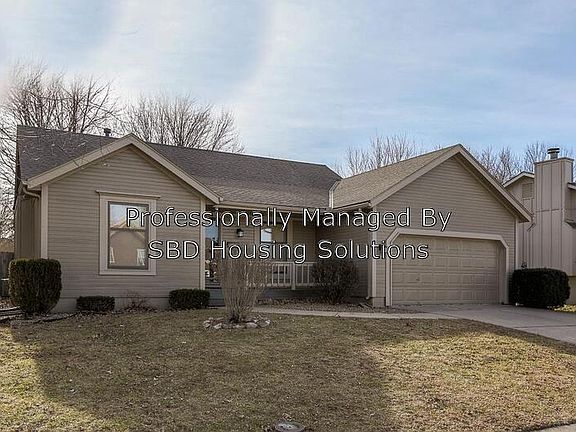 2nd image of 311 SE Greystone Dr