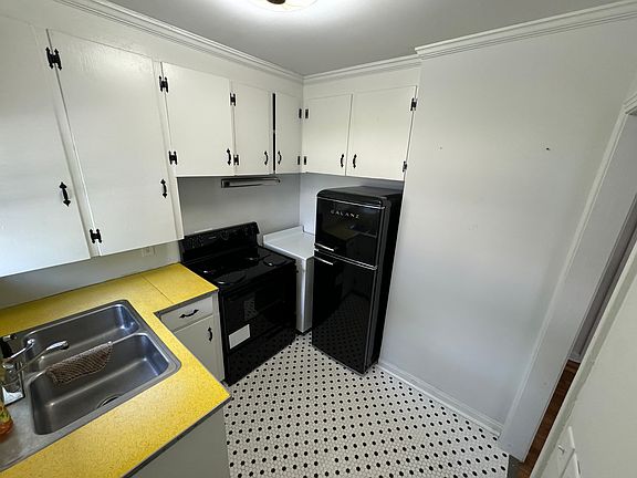 Kitchen comes with fridge and range