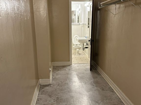 4th image of 1320 N York St #26