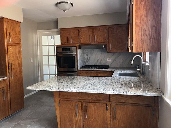 4th image of 6023 N Artesian Ave