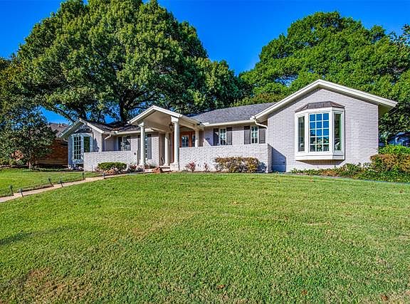 3rd image of 428 Fall Creek Dr