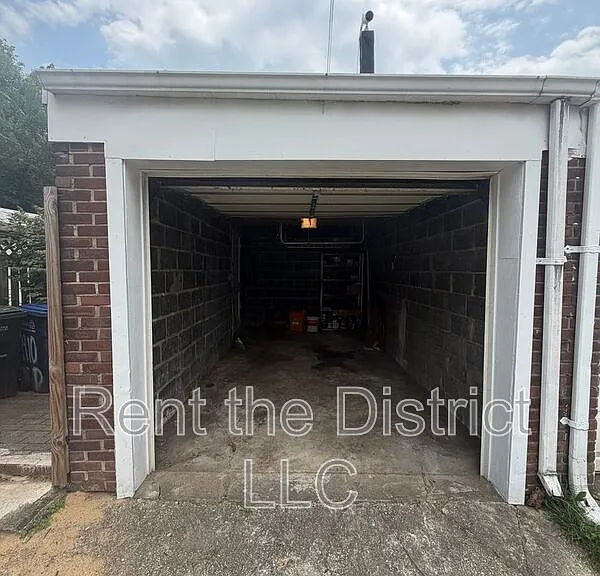 1910 D St NE — Photo 20