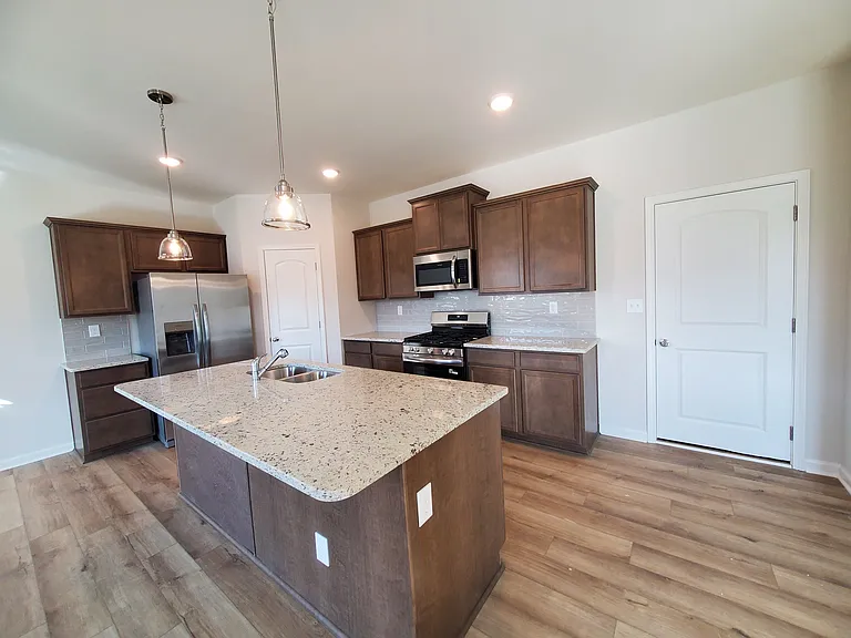 1217 Leanndra Park — Photo 8