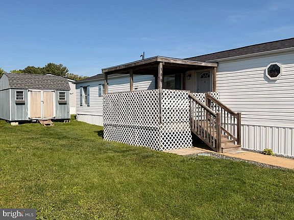 2nd image of 106 Dusk Dr