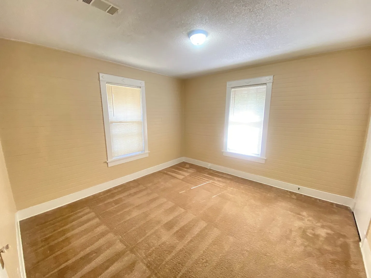864 N Willett St — Photo 2