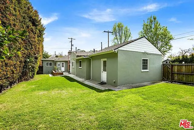 3 bed, 3.0 bath, 1518 sqft, $7,750 — Photo 2