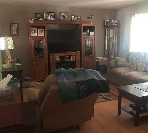 3rd image of 9843 Meade Ave