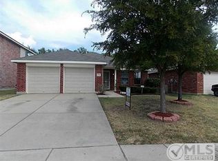 5940 Crestview Dr, Grand Prairie, TX 75052
