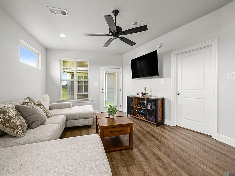 904 Dorado Ave — Photo 10