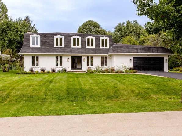 28W166 Lakeview Dr, Naperville, IL 60564