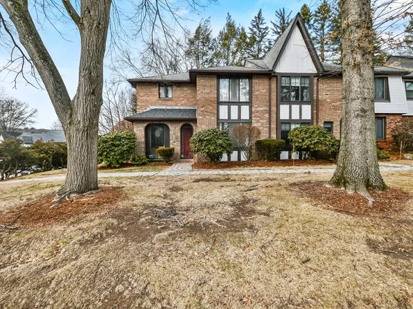 10 Cobblestone Ln #10, Worcester, MA 01606