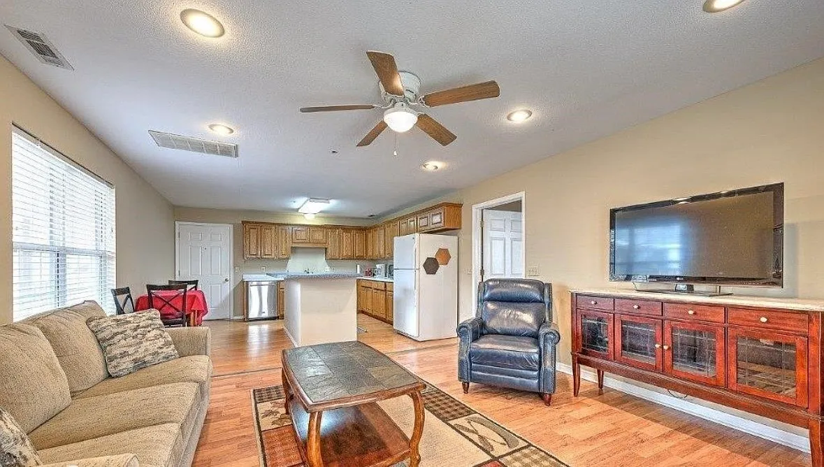 410 North Oliver Avenue - 1 — Photo 3