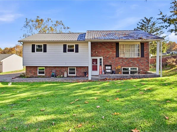 3265 Lakewood Dr, Zanesville, OH 43701
