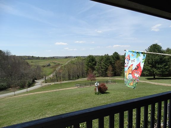 3rd image of 12 Smith Landing Ln