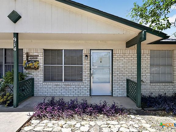 2nd image of 914 Travis Ln