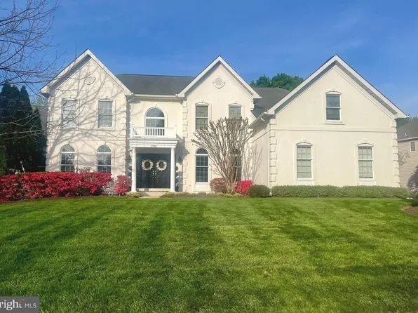 1706 Broadfield Ln, Vienna, VA 22182